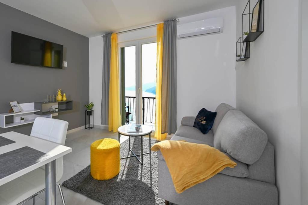 Apartment Noemi With A Direct Beach View Rabac Exterior photo