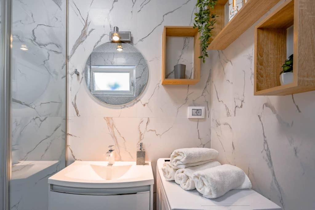 Apartment Noemi With A Direct Beach View Rabac Exterior photo